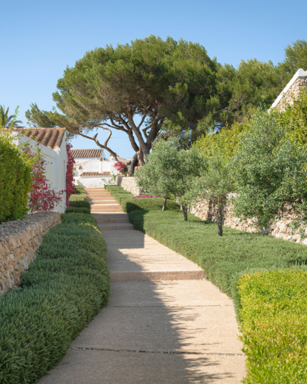 Acceso a las habitaciones de Torralbenc Menorca